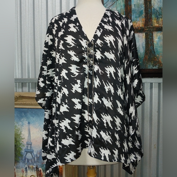 Michael Kors Tops - Black and White Houndstooth Kimono